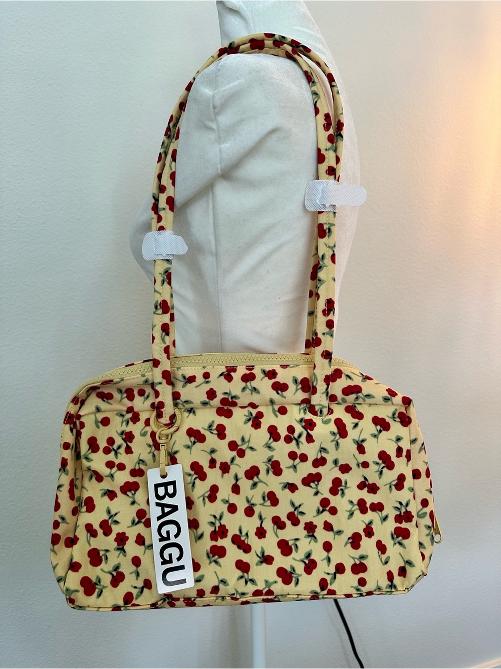 BAGGU Nylon Bowler Bag Cherry Land Shoulder Bag - Picture 4 of 6